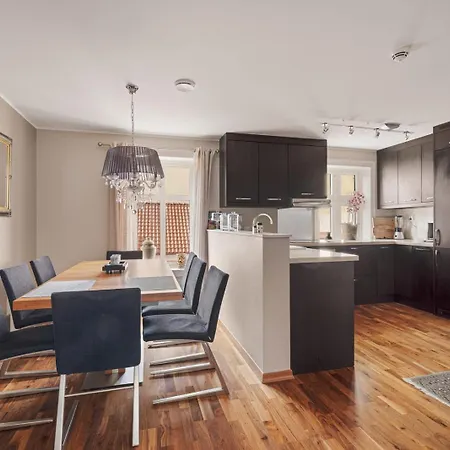 Dinbnb L 50m To Bryggen L Multiple Apts L Balcony L View L Fireplace アパート ベルゲン